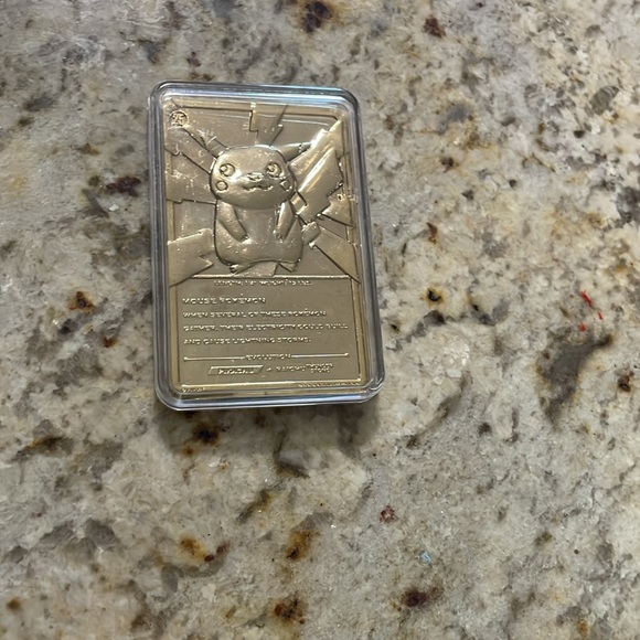 Gold coated pikachu collectible card - Picture 3 of 3